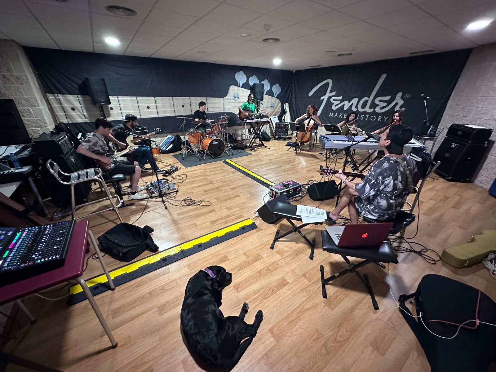 Local de ensayo mensual TAF